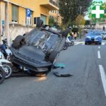 Genova, auto ribaltata ad Albaro, ferita una donna albaro auto ribaltata 12 dicembre 2025