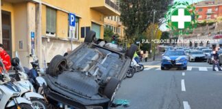 Genova, auto ribaltata ad Albaro, ferita una donna albaro auto ribaltata 12 dicembre 2025