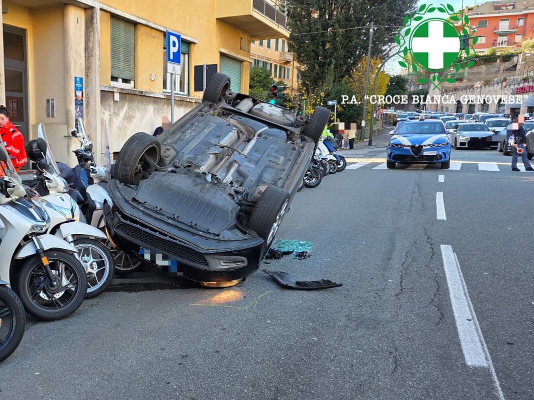albaro auto ribaltata 12 dicembre 2025