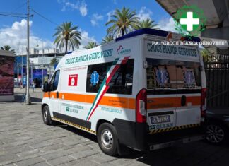 Genova, malore in piazza Banchi, morta una donna di 62 anni ambulanza porto antico genova