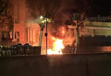 Recco, auto in fiamme vicino allo svincolo per autostrada recco auto fiamme