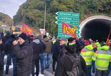 Ex Ilva, corteo entra in Autostrada, bloccata la A10 e traffico nel caos autostrada a10 blocco ex ilva