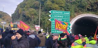 Ex Ilva, corteo entra in Autostrada, bloccata la A10 e traffico nel caos autostrada a10 blocco ex ilva