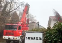 Busalla, camion bloccato a Salvarezza, arrivano i vigili del fuoco camion bloccato salvarezza
