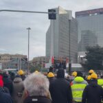 Genova, manifestanti sui binari a Brignole: bloccata la circolazione dei treni corteo Ex Ilva Brignole