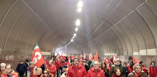 Sciopero generale a Genova, il corteo davanti alla Prefettura corteo Cgil genova 12 dicembre 2025