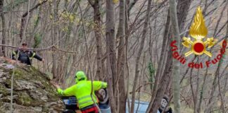 Davagna, auto precipita in un dirupo, feriti soccorsi con elicottero Davagna incidente 4 dicembre 2025