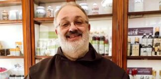 Genova, truffa del frate clonato con l’intelligenza artificiale, indagini in corso Frate Ezio