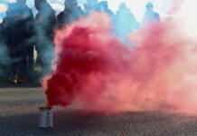 Ex Ilva, a Cornigliano prosegue il blocco con presidio, chiusa la Guido Rossa fumogeno ex ilva