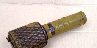 Genova, idraulico chiamato per riparazione trova una bomba in un sottotetto granata russa residuato bellico