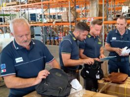Genova, maxi sequestro di false borse di lusso nel porto di Pra’ guardia finanza agezia dogane controlli