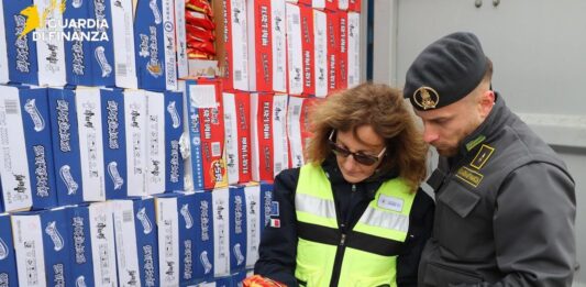 Genova, maxi sequestro di noodles istantanei nel Porto di Prà guardia finanza noodles genova