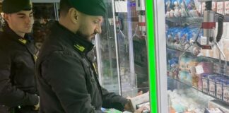 Genova, blitz della Guardia di Finanza ai baracconi del Winter Park Guardia Finanza Winter park