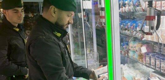 Genova, blitz della Guardia di Finanza ai baracconi del Winter Park Guardia Finanza Winter park