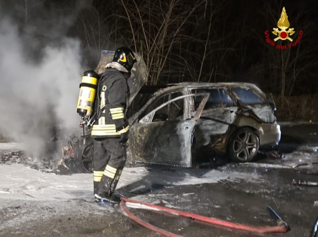 incendio auto altare savona

