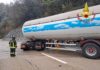 Incidente sull’autostrada A7, cisterna carica di GPL sbatte contro guard rail incidente a7 4 dicembre 2025