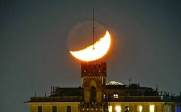 Genova curiosa – Il Castello Mackenzie e la luna infilzata luna castello Mackenzie Genova
