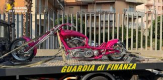 Guardia di Finanza di Savona sequestra auto e moto di lusso per 3 milioni moto sequestrata savona