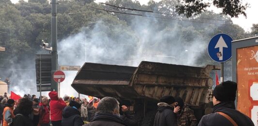 Ex Ilva, indagini per danneggiamento e resistenza a pubblico ufficiale dopo le tensioni protesta lavoratori ex Ilva