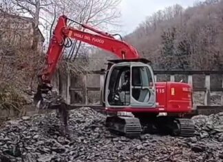 Rossiglione, ruspe dei Vigili del Fuoco al lavori sul greto dello Stura rossiglione ruspe vigili fuoco stura