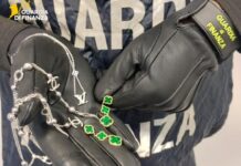 Savona, gioielli falsi con marchi famosi per regali di Natale gioielli falsi savona guardia finanza