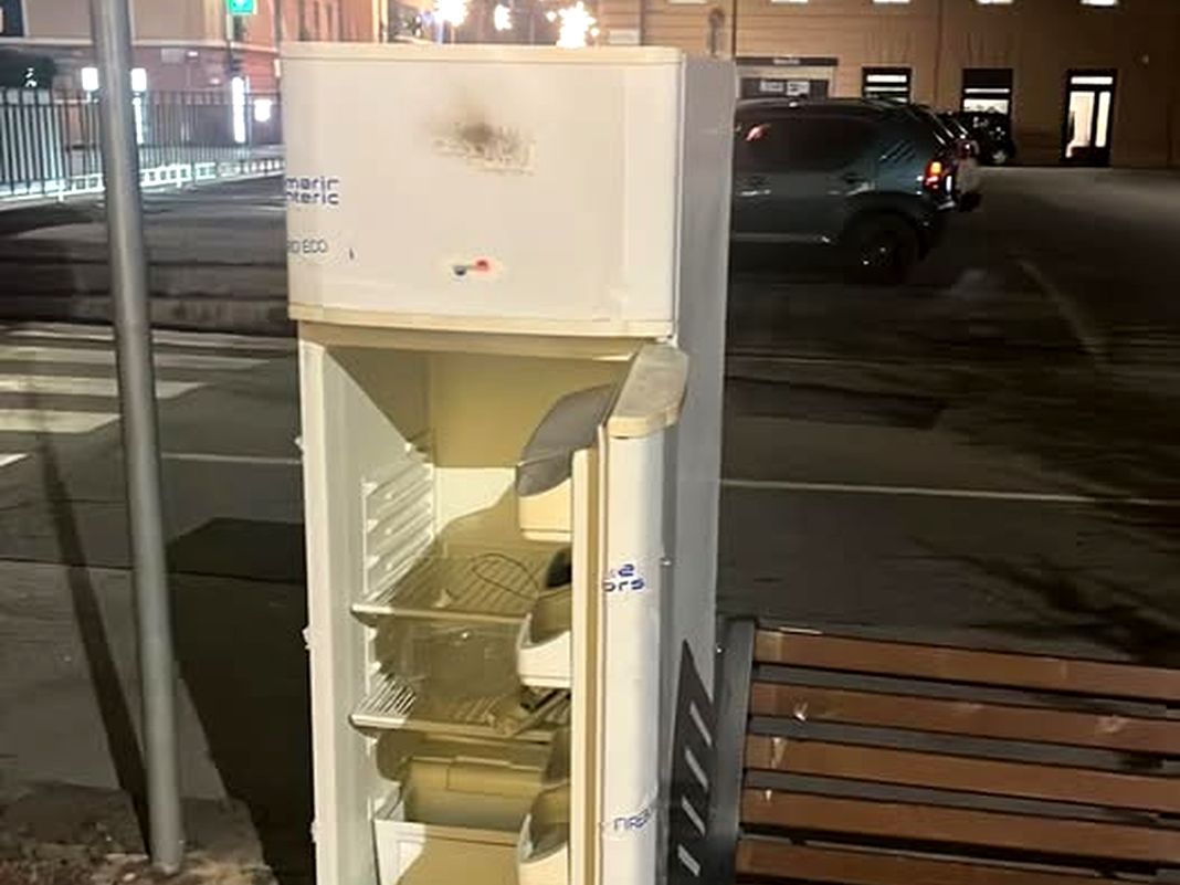 Voltri frigo abbandonato
rifiuti ingombranti