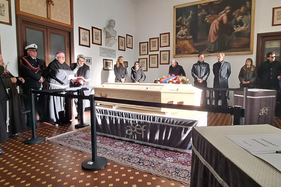 Tragedia in Svizzera, arrivata a Genova la salma di Emanuele Galeppini Feretro Emanuele Galeppini