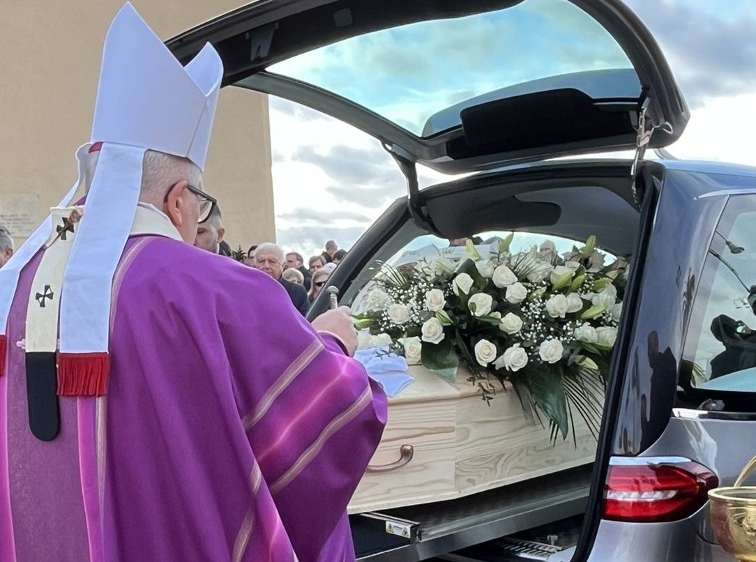 Genova, stamattina a Boccadasse l’ultimo saluto ad Emanuele Galeppini Funerale Emanuele Galeppini