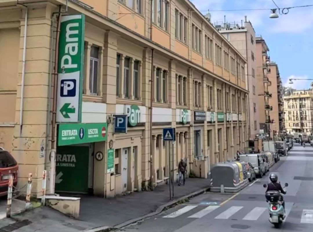 Genova, paura al supermercato: cassiera aggredita e presa per il collo durante un furto Supermercato San Martino