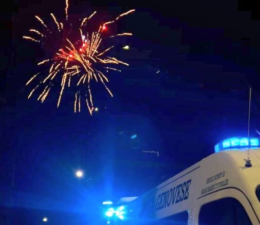 Genova, oltre 30 interventi di soccorso nella notte di Capodanno ambulanza fuochi capodanno