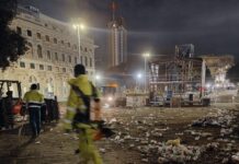 Genova, piazza della Vittoria ripulita nella notte dopo il concerto amiu capodanno pulizia
