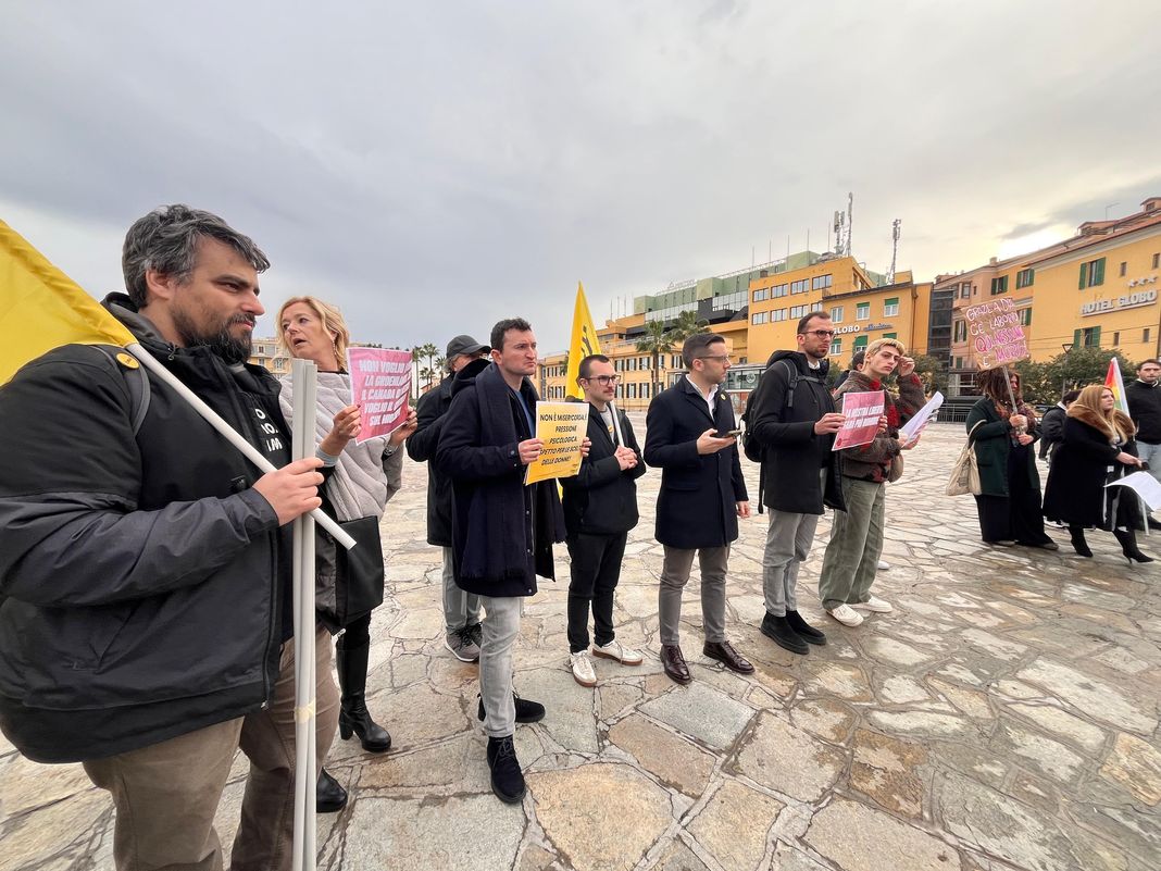 campana bambini suetta protesta