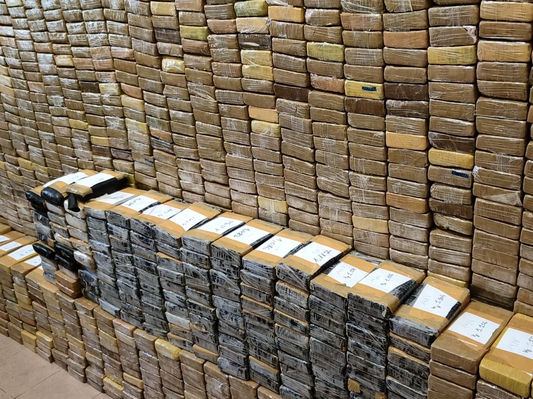 Genova, cocaina per un miliardo e mezzo di euro sequestrata in porto cocaina genova sequestro porto