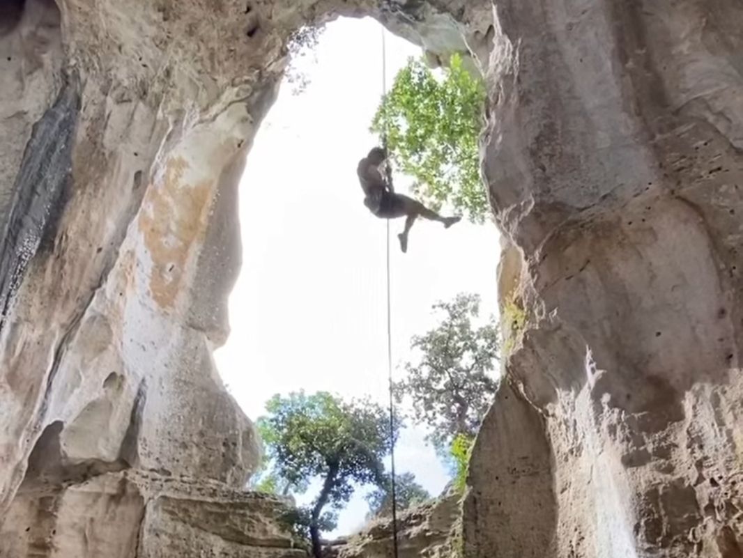 Finale Ligure, falesie affollate nonostante i divieti, appello al rispetto grotta edera finale ligure