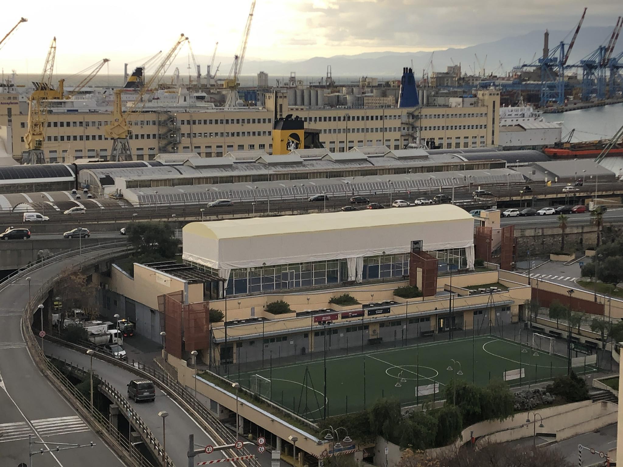 Genova, copertura dei campi padel alla Marina, residenti: perché sono ancora lì? marina park padel