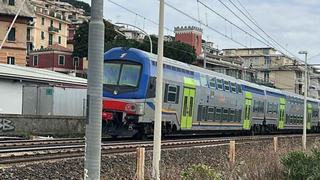 Treno, uomo morto investito da un treno: ripresa la circolazione tra Principe e Voltri Uomo investito da un treno