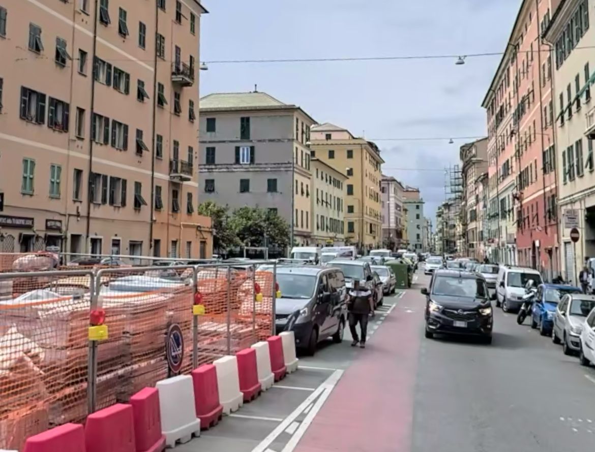 Genova, dopo i lavori tornano i posti per le auto in via Sampierdarena Via Sampierdarena