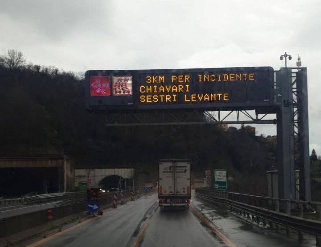Autostrade, incidenti e cantieri: altra mattinata di code coda a12