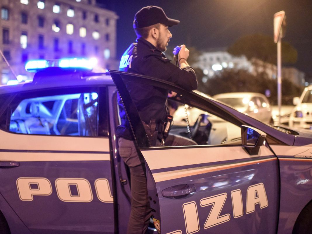 polizia notte auto