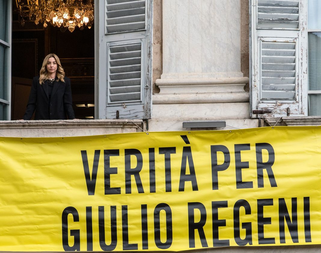 Giulio Regeni, anche il Comune di Genova espone lo striscione Silvia Salis Regeni striscione genova