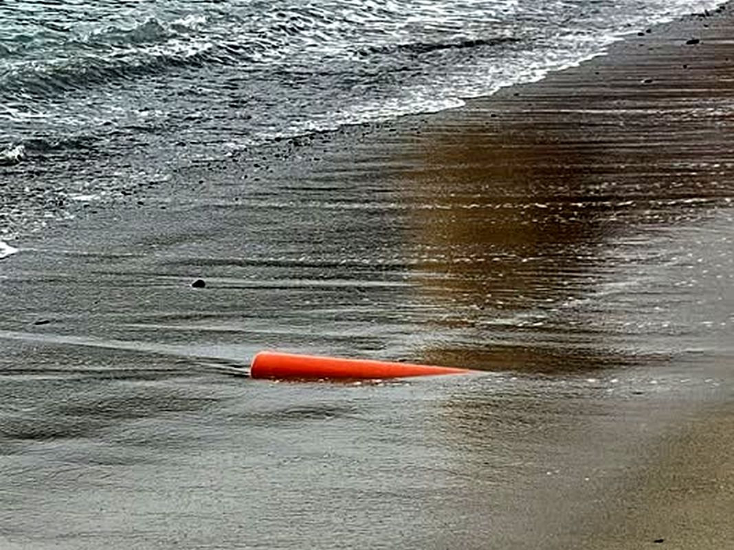 sestri levante tubo arancione spiaggia
