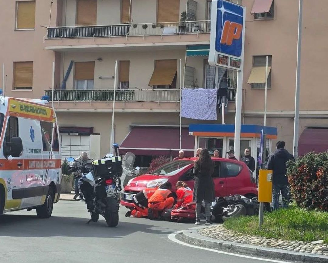 Genova, incidente auto-moto a Molassana: ferito un uomo Incidente Molassana