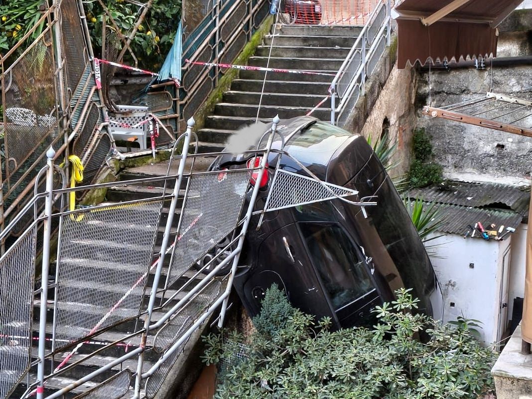 auto via caveri precipitata