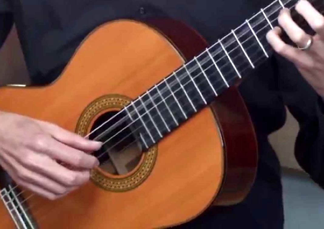 Sestri Levante, musicista di strada aggredito, colletta per ricomprare la chitarra