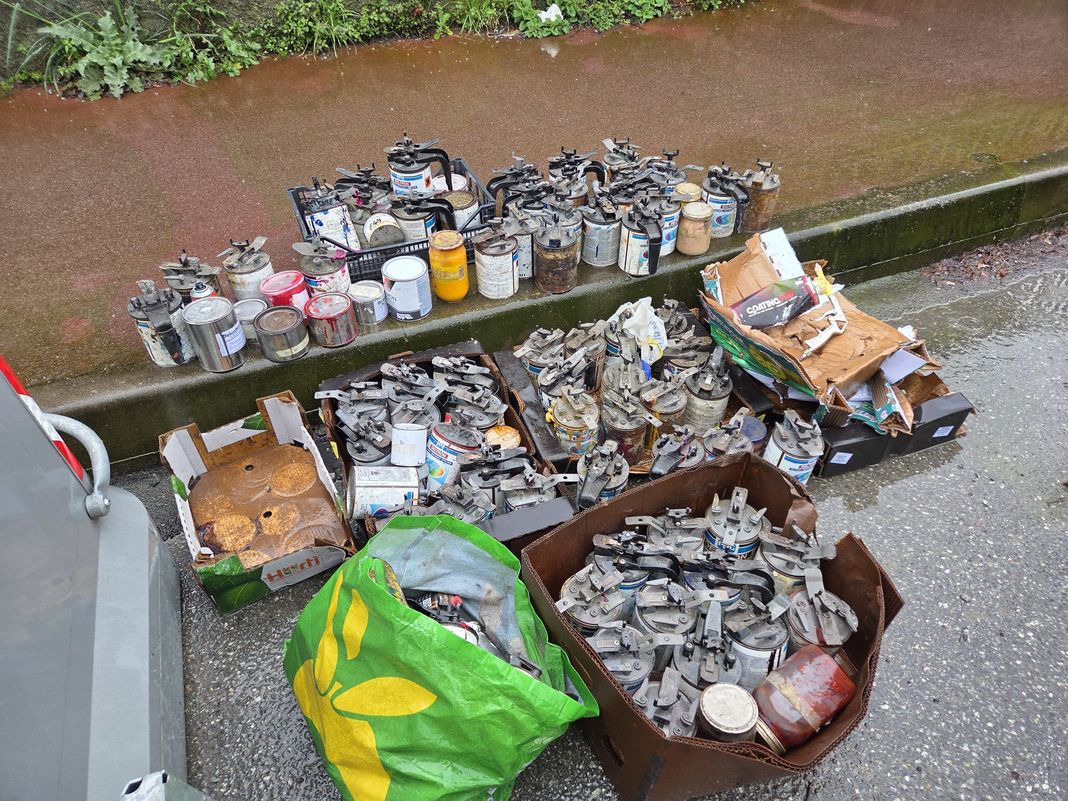 Genova, abbandona vernici di una carrozzeria chiusa, denunciato molassana vernici abbandonate genova