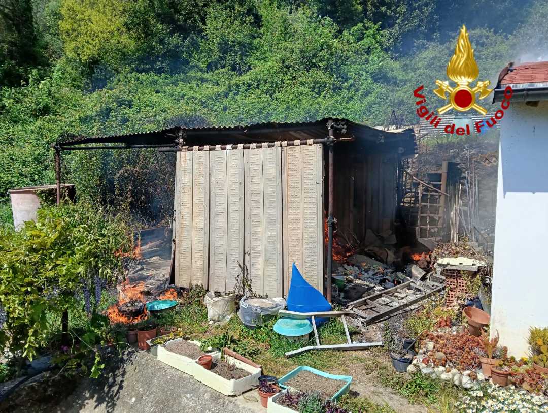 Incendio baracca Leivi