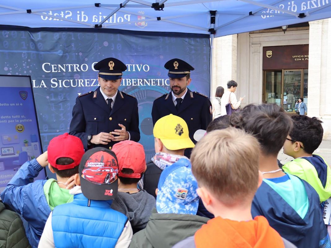 Genova, a Palazzo Ducale e tra i bambini i 174 anni della Polizia di Stato festa polizia genova