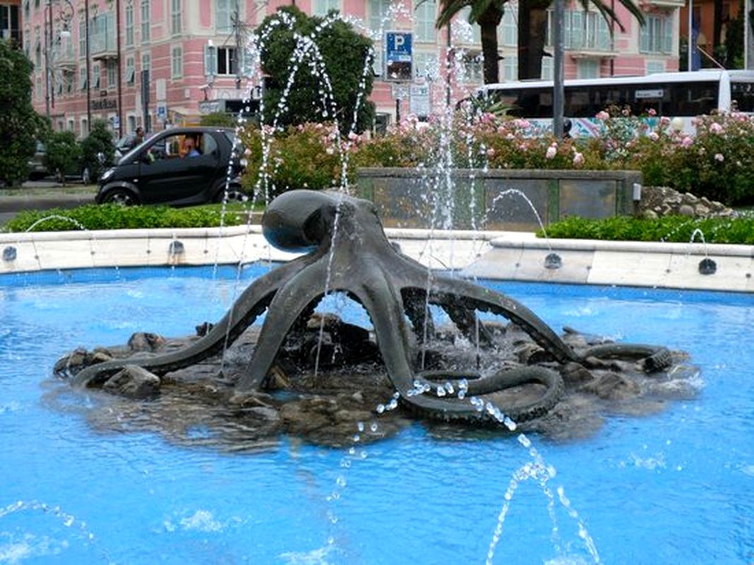 rapallo fontana polpo vecchia