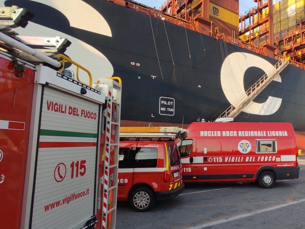Genova, container perde sostanze chimiche al PSA di Pra’ vigili fuoco terminal psa Pra'