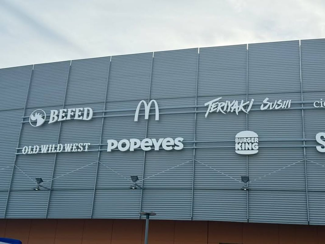 Genova, Waterfront Mall con sottopasso al buio, preoccupate clienti e commesse
